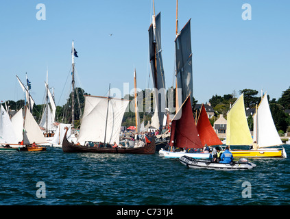 Flottille de petits navires à voile, régate, d'événements maritimes : semaine du golfe du Morbihan (Bretagne, France). Banque D'Images