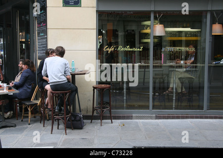 Scène de rue à paris france Banque D'Images