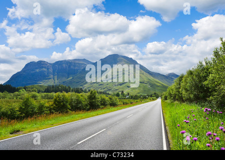 L'A82 par Glen Coe près du village de Glencoe, Highlands, Scotland, UK Banque D'Images