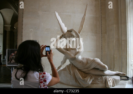 Les touristes au musée du Louvre à paris france Banque D'Images