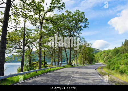 L'A82 au nord de Luss sur la rive ouest du Loch Lomond, l'Argyll and Bute, Ecosse, Royaume-Uni Banque D'Images