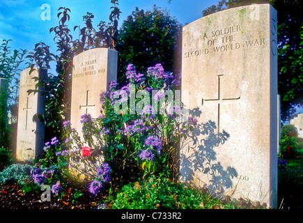 Tombe d'un soldat inconnu de Normandie et le jour J ; Commonwealth War Graves, la Brêche cimetière militaire, Ryes, Normandie, France Banque D'Images