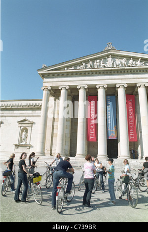 Les cyclistes aux rois, Glyptothèque de Munich, carrés, Bavière, Allemagne Banque D'Images