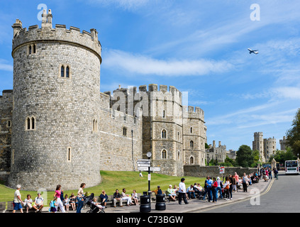 Une tenue d'Heathrow British Airways 747 sur le château de Windsor, Windsor, Berkshire, England, UK Banque D'Images