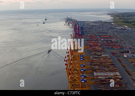 Vue aérienne, port à conteneurs, Bremerhaven, Basse-Saxe, Allemagne Banque D'Images