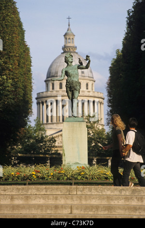 Vue du Jardin du Luxembourg vers le Panthéon mausolée contenant les restes d'éminents citoyens français 5e Pretencioso Banque D'Images