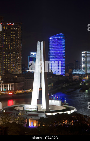 Suzhou Creek, (jardin) Waibaidu Bridge, illuminé la nuit, Shanghai, Chine Banque D'Images