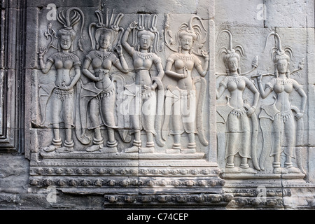 Frise murale représentant des Apsaras Angkor Cambodge Banque D'Images