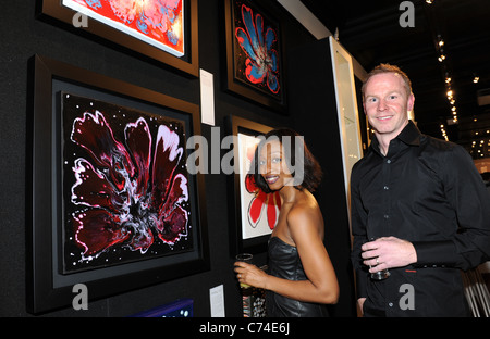 Joueur de Jody Craddock avec âme singer Beverley Knight lors du lancement de son exposition artistique au château de Wolverhampton Gallery. Banque D'Images