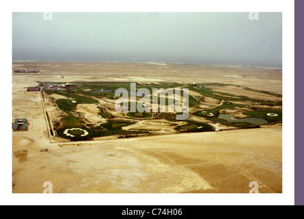 Vues aériennes de l'Emirates Golf Club est en 1988 à l'extérieur de Dubaï, l'emplacement de l'Dubai Desert Classic, aujourd'hui un quartier urbain. Banque D'Images