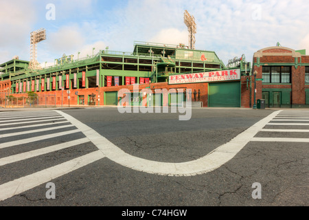 Vue de la ville historique de Fenway Park à Boston, Massachusetts, d'un peu extérieur à la porte B. Banque D'Images