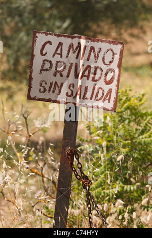 Inscrivez-vous dans la langue espagnole disant Camino Privado, sin Salida (chemin privé, Dead End) près de Ronda, Province de Malaga, Espagne. Banque D'Images