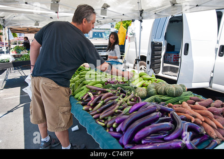 Un marché de producteurs situés dans la région de Salinas, en Californie. Banque D'Images