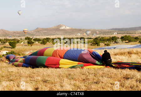 L'emballage un ballon à air chaud après un vol, paysage, horizontale, l'espace de culture, de copie, de l'espace Banque D'Images