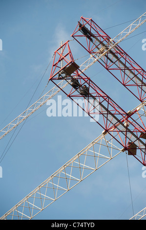 Les cavaliers de base s'apprête à sauter de la rotation de l'antenne radio amateur Radioa Arcala, près de Oulu, Finlande. Banque D'Images