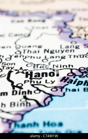 Un gros plan sur la carte de Hanoi, capitale du Vietnam. Banque D'Images
