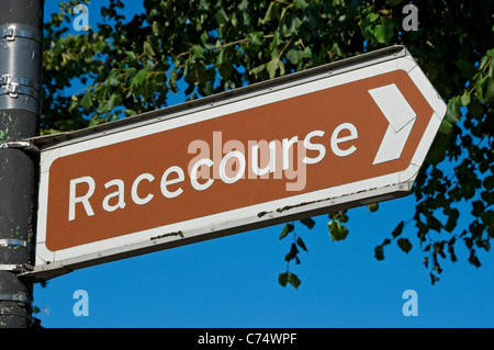 Gros plan du panneau de signalisation de l'hippodrome Angleterre Royaume-Uni GB Grande-Bretagne Banque D'Images