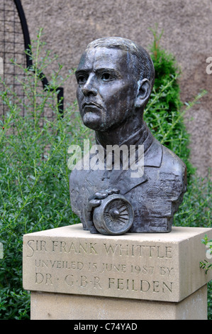 Sir Frank Whittle, buste, Lutterworth Leicestershire, Angleterre, RU Banque D'Images