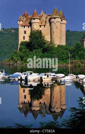 La France, l'Auvergne : Château de Val château et barrage de Bort-les-Orgues Banque D'Images