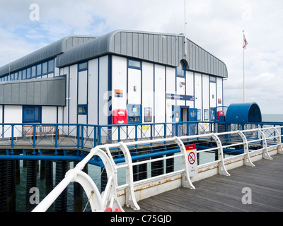 La station de sauvetage de la RNLI sur le pier head à Cromer Norfolk Angleterre Banque D'Images