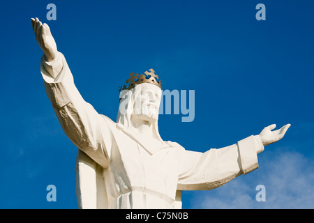 Une immense statue du Christ Roi, avec une hauteur de 36 mètres est l'un des plus élevés au monde. Swiebodzin, Pologne. Banque D'Images