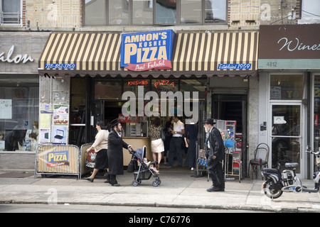 Pizzeria casher, 13e arrondissement, l'avenue Park, Brooklyn, New York. Banque D'Images