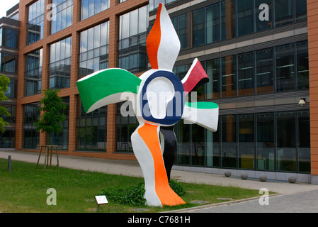 Sculpture La grande fleur qui marche, du quartier financier, Kirchberg-Plateau, Luxembourg Banque D'Images