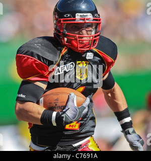 Vienne, Autriche - 16 juillet Romain DB Solovij (# 4) L'Allemagne s'exécute avec la balle au Championnat du Monde de football le 16 juillet 2011 Banque D'Images