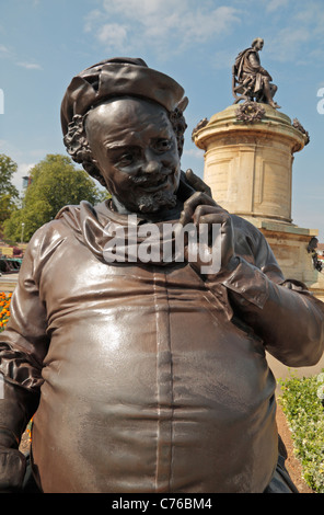 Close up de Falstaff à côté de la statue de William Shakespeare Gower Memorial à Stratford-Upon-Avon, dans le Warwickshire, Royaume-Uni. Banque D'Images