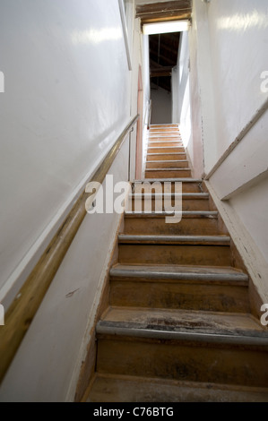 En cas d'escalier en bois ancien bâtiment Banque D'Images