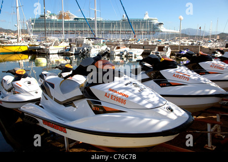 Jetskis disponibles en location Ajaccio Corse Marina Banque D'Images