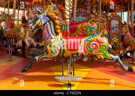 Fairground carousel ride. l 'Elizabeth' expositions à la plage de Bournemouth England UK Banque D'Images