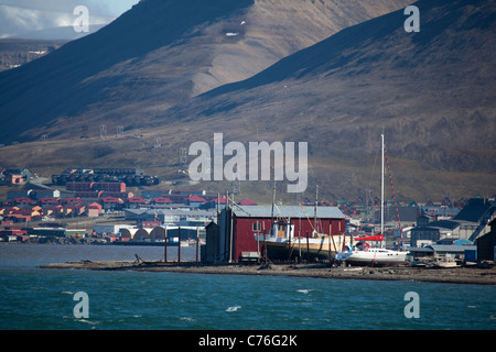 Le port de Longyearbyen, au Spitzberg, dans l'archipel du Svalbard. Banque D'Images