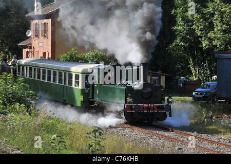 Vieux train touristique à vapeur de Livradois Forez Auvergne France Banque D'Images