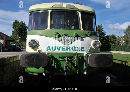 Train touristique panoramique autorail X 4208, Renault à Ambert gare, Puy-De-Dôme, Auvergne, France Banque D'Images