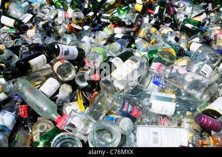 Détail de tas de jeter les bouteilles en verre pour le recyclage, USA. Banque D'Images