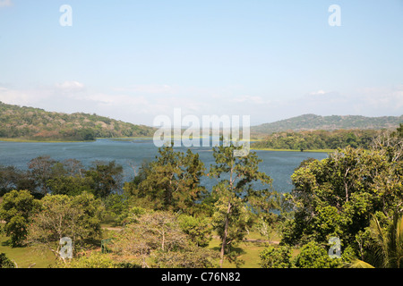 La rivière Chagres sur son chemin vers le lac Gatun, Panama Banque D'Images