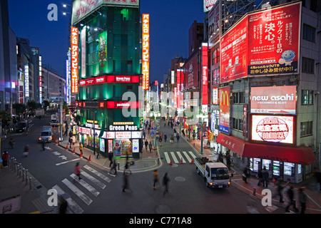 L'Asie, Japon, Tokyo, Shinjuku, néons de Shinjuku district at night Banque D'Images