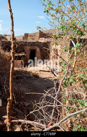 Du peuple Argoba traditionnelles maisons en pierre au sommet d'une falaise à distance village de Koremi près de Harar dans l'Est de l'Éthiopie, l'Afrique. Banque D'Images