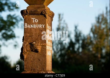 Wroxton guide post / du marqueur de façon . Panneaux historiques à Banbury. L'Oxfordshire. L'Angleterre Banque D'Images