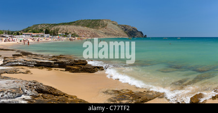 Le Portugal, l'Algarve, Praia da Luz la plage en été Banque D'Images