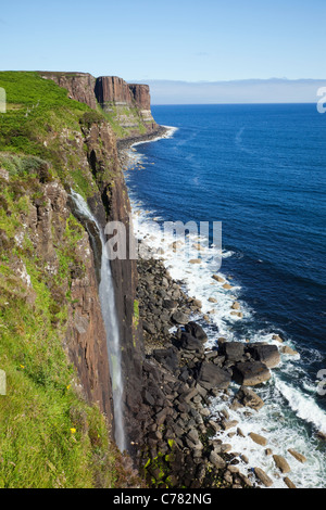 L'Écosse, Hébrides intérieures, à l'île de Skye, Mealt Falls et Kilt Rock Banque D'Images