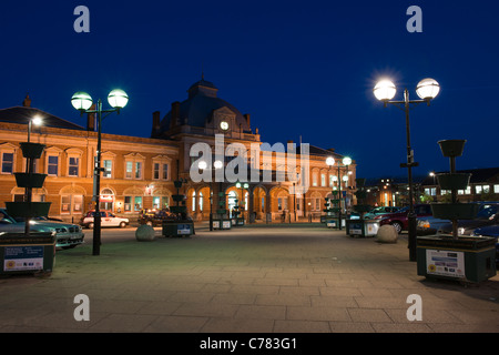 L'approche de la gare de Norwich, Norwich City, Norwich, Norfolk, East Anglia, Angleterre, Royaume-Uni. Banque D'Images