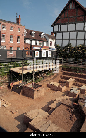 Une fouille archéologique (fouilles) sur le site de dernière résidence de Shakespeare à Stratford upon Avon, Warwickshire, Royaume-Uni. Banque D'Images