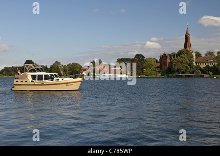 & Malchowersee Malchow dans le lake district allemand, Mecklembourg-Poméranie-Occidentale. Banque D'Images