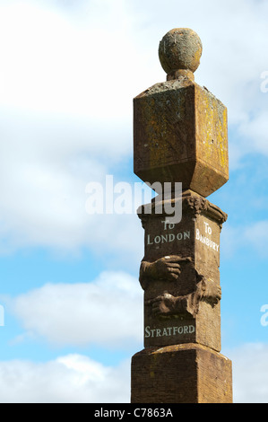 Wroxton guide post / du marqueur de façon . Panneaux historiques à Banbury. L'Oxfordshire. L'Angleterre Banque D'Images