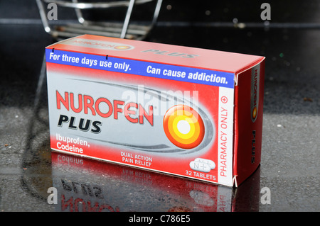 Boîte de 32 comprimés de Nurofen Plus Banque D'Images