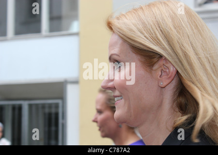 Leader du Parti Social-démocrate danois, Helle Thorning-Schmidt venant de Centre de Presse International, Copenhague, 13 Septembre 2011 Banque D'Images