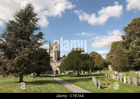 L'église d'Avebury St James, Avebury, Wiltshire, Angleterre, Royaume-Uni Banque D'Images