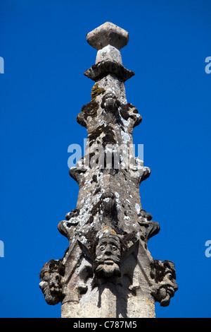 Spire sur le marché de détail à Castle Combe Croix Wiltshire England UK GO Banque D'Images